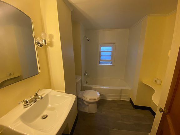 4th image of 725 E Laurel St #4