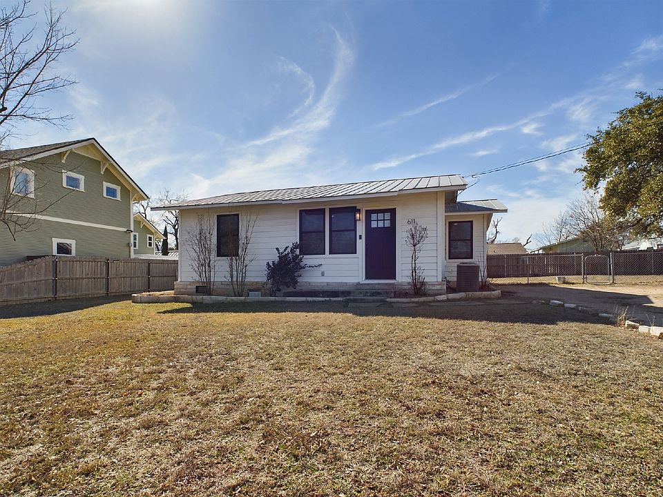 1st image of 611 W Travis St
