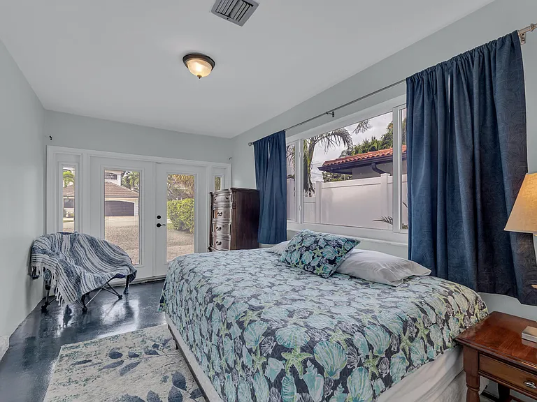348 SE 18th Ave — Photo 34