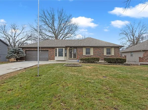 211 SE Noeleen Ln, Lees Summit, MO 64063