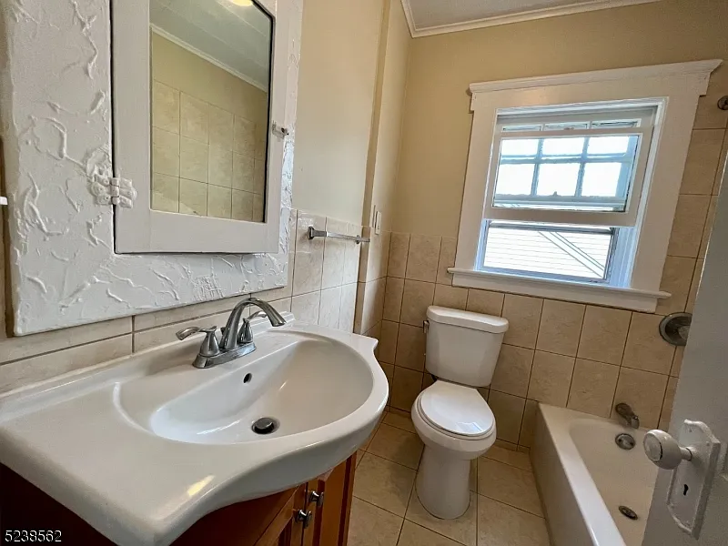 2 bed, 1.0 bath, $2,000 — Photo 2