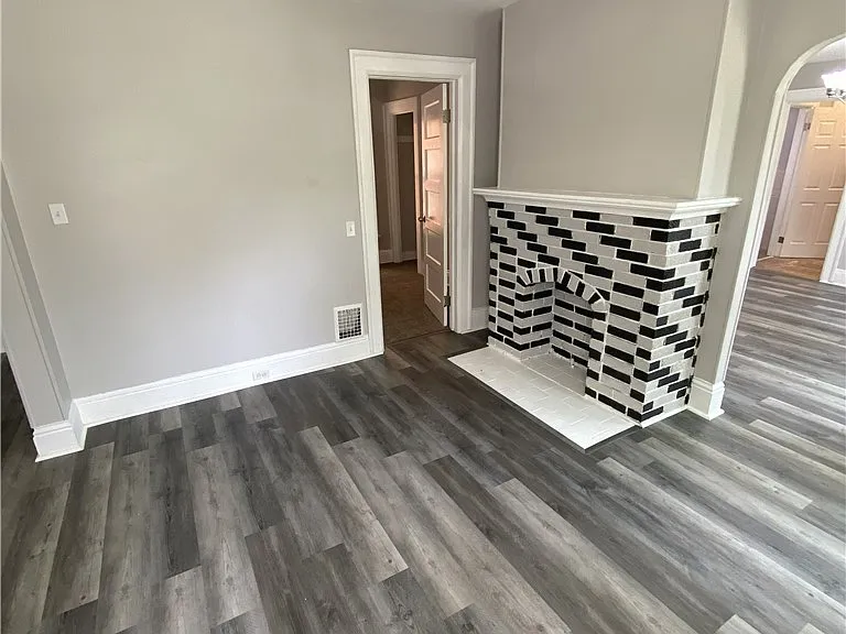 811 Columbus Pkwy — Photo 16