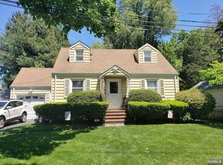 1050 Evergreen Ct, New Milford, NJ 07646