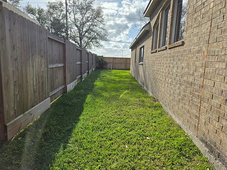 3218 Waters Edge Dr — Photo 46