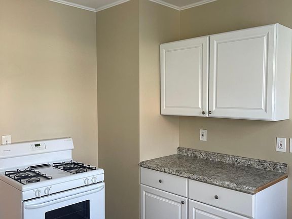 5th image of 49 W Hazeltine Ave Floor 2