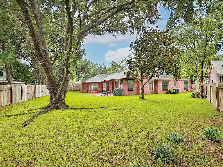 16011 Country Bend Rd — Photo 25
