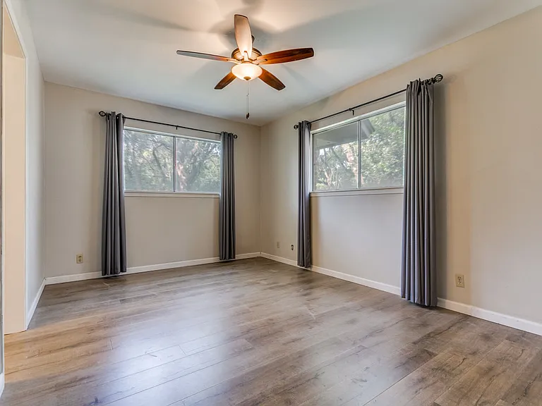 3551 Red Oak Ln — Photo 9