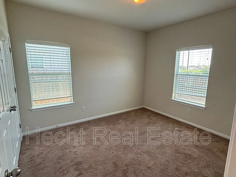 342 Main St #B — Photo 11