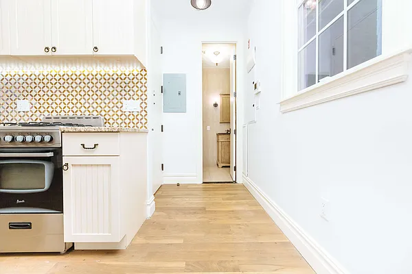 Rented by Nooklyn NYC LLC | media 43