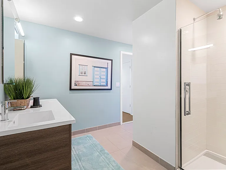 2032 1/2 Hudson St #527 — Photo 20