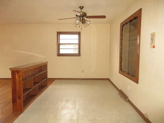 4th image of 3616 N Rockton Ave