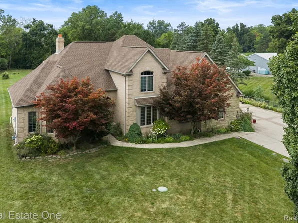 17268 Beech Daly Rd, Brownstown, MI 48174