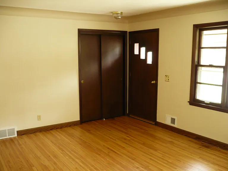 543 Locust St — Photo 10