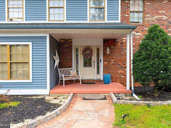 3rd image of 1122 Rainbow Cir