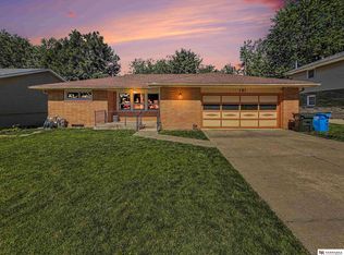 301 Glenhaven Dr, Lincoln, NE 68505