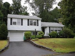 48 Country Ln, Leominster, MA 01453