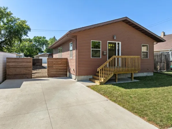 605 17th St NW, Minot, ND 58703
