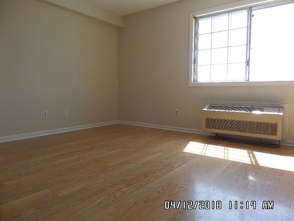2nd image of 3170 W Monroe St APT 206