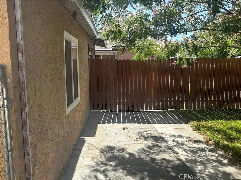1147 W Avenue H11 — Photo 7