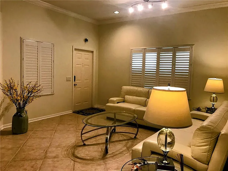 1118 Chinaberry Dr — Photo 23