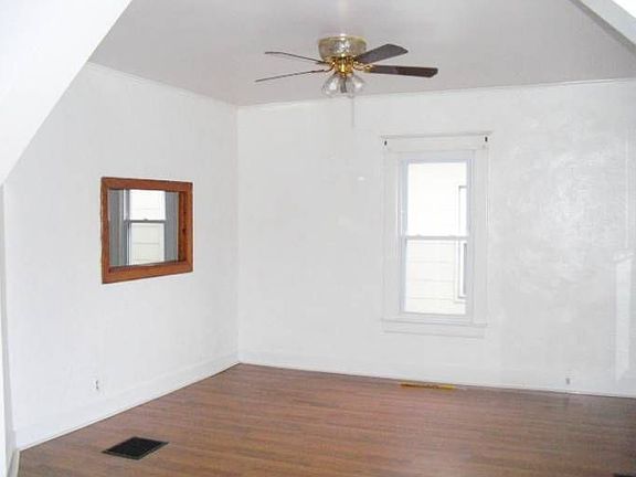 Living Rm w/Hard Wood Fl