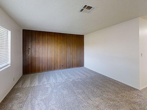 2nd image of 472 Roosevelt St
