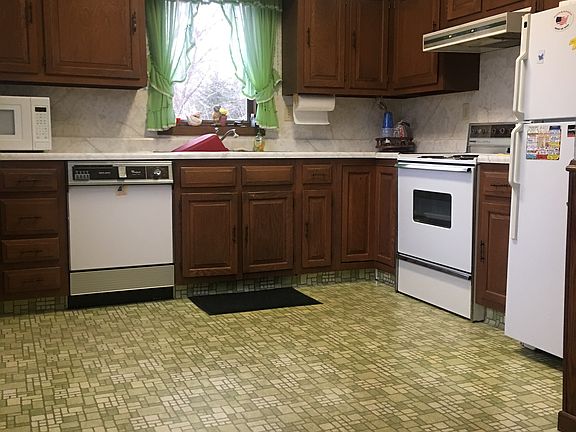 kitchen 11' x 16'