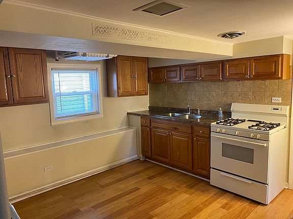3rd image of 3516 N Cicero Ave #G