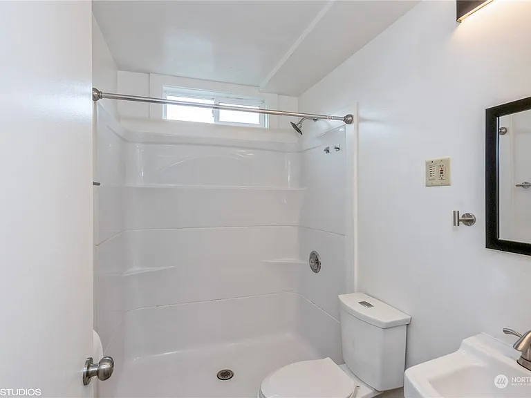 319 N 105th St #4B — Photo 1