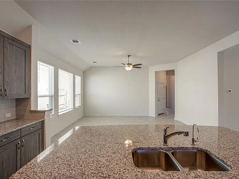 608 Saturnia Dr — Photo 11