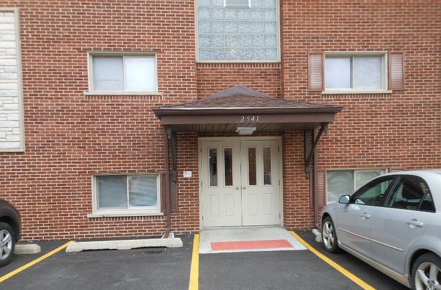 1st image of 2541 Thatcher Ave APT 2C