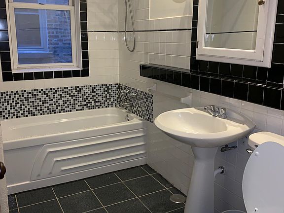 5th image of 5009 N Winchester Ave #2