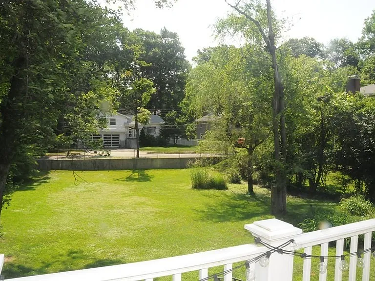 106 Upland Ave — Photo 31