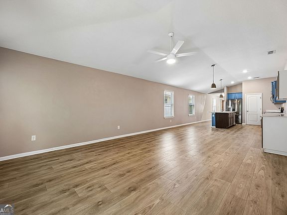 5th image of 152 Ashwood Cir