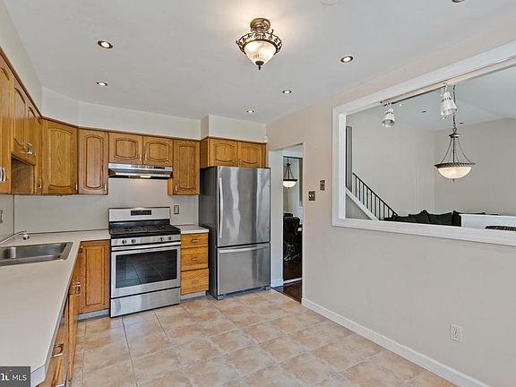 5th image of 6125 Hollinshed Ave