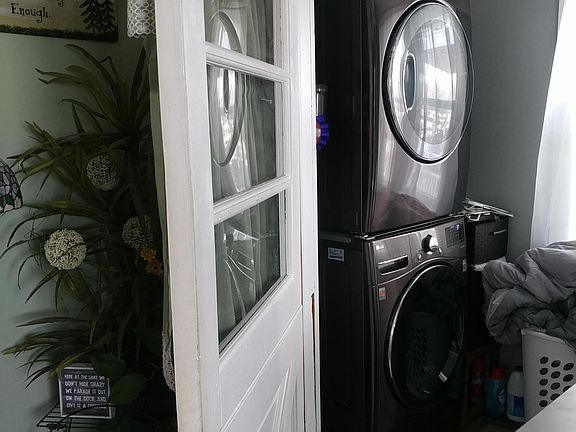 4th image of 2879 E Crescent Ave