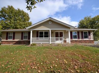 1106 Stormyoak Dr, Ballwin, MO 63021