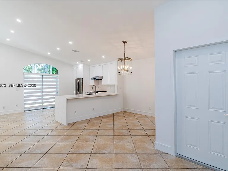 812 Garnet Cir — Photo 4