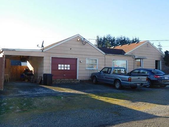2nd image of 802 Alder St