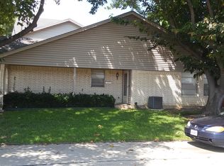 2075 Clubview Dr, Carrollton, TX 75006