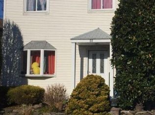 50 Heitz Pl, Hicksville, NY 11801
