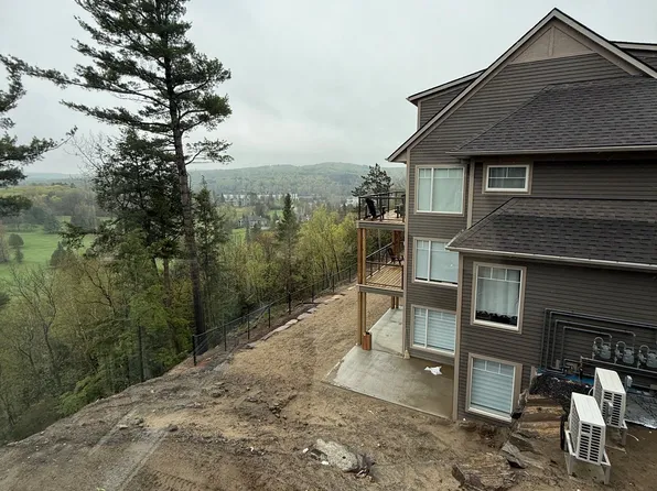 3 Tree Tops Ln #104, Huntsville, ON P1H 0B8