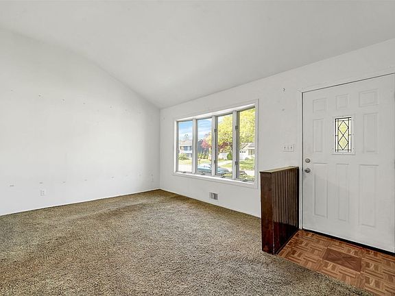 2nd image of 30 Crown St