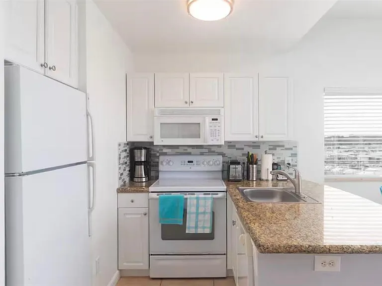 8800 Bay Pines Blvd #320 — Photo 13