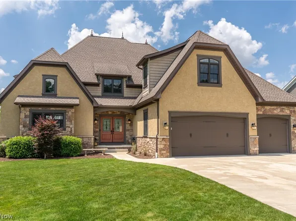 905 Duck Hollow Cir, North Canton, OH 44720