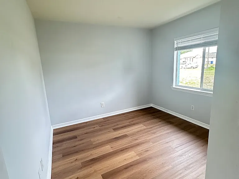 714 Harold Ave S — Photo 6