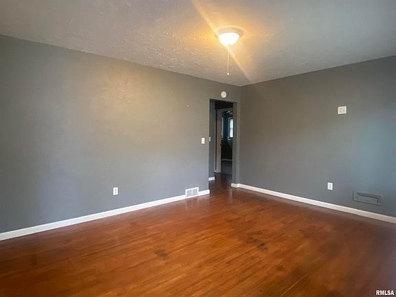 2nd image of 2240 N Sheridan Rd