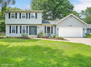 68 Finch Ct, Naperville, IL 60565