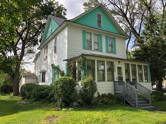 2nd image of 222 1st St NE