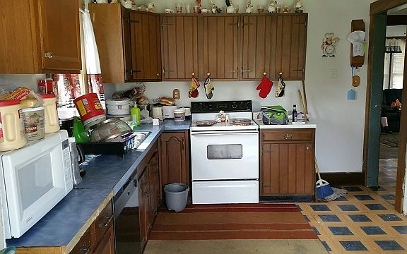 2nd image of 1300 E Washington St